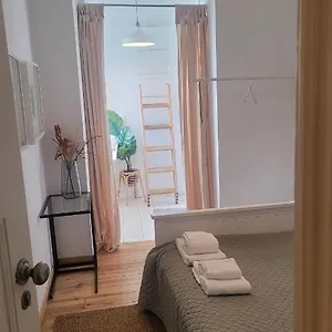 Tiny With Private Bathroom - Bairro Alto Affittacamere